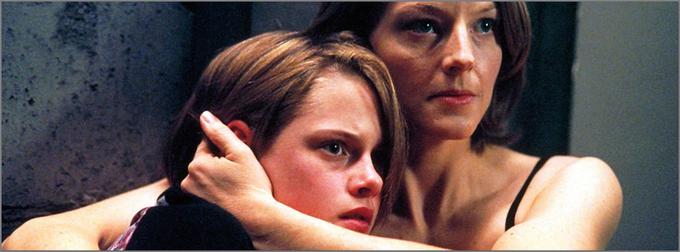 Leta 2002 je Kristen Stewart uspel preboj z vlogo diabetične hčerke ločene matere (Jodie Foster) v trilerju Davida Fincherja Soba za paniko. Glavni junakinji se v filmu spopadeta s skupino vlomilcev, ki se poskušajo dokopati do bogastva. • V ponedeljek, 5. 4., ob 20.55 na FOX.* │ Film je na voljo tudi v videoteki DKino. | Foto: 