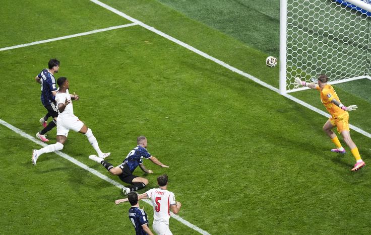 Alexis Mac Allister je v 75. minuti zadel vratnico. Takrat je Argentino od izenačenja delilo le nekaj centimetrov. | Foto: Reuters