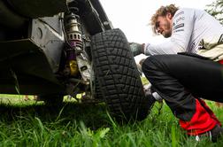 Saj ni res, pa je: v blatnem kaosu odstopili prvi trije #video