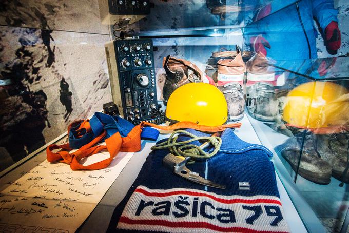 V Slovenskem planinskem muzeju so na ogled tudi dragoceni predmeti s prve jugoslovanske odprave na Everest leta 1979. | Foto: Peter Podobnik/Sportida
