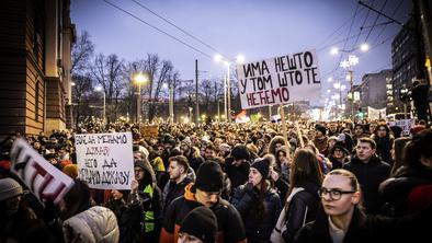 Viralna domislica: s prizorom iz kultnega filma Kdo tam poje vabijo na proteste