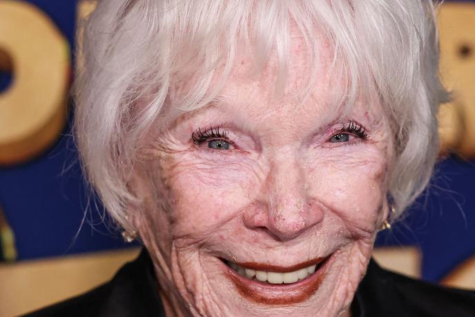 Ameriška igralka Shirley MacLaine praznuje 90 let