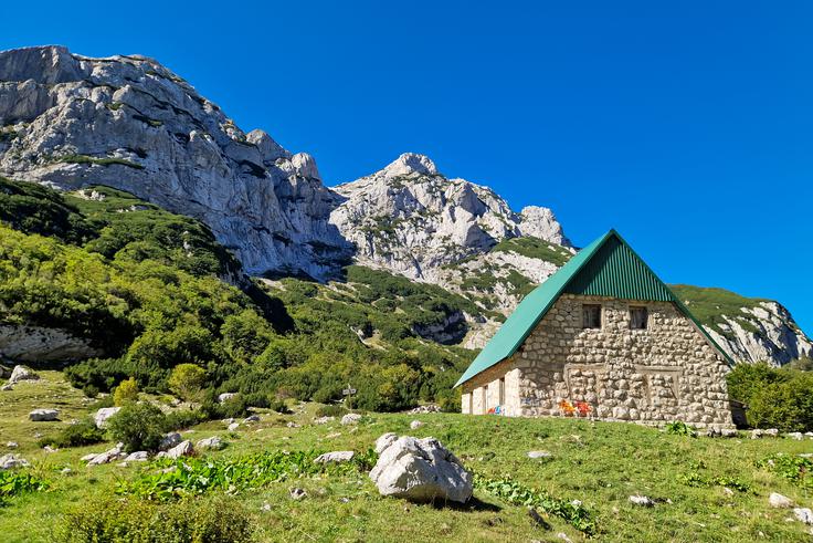 Planinski dom Škrka je odprt samo poleti. | Foto: Matej Podgoršek