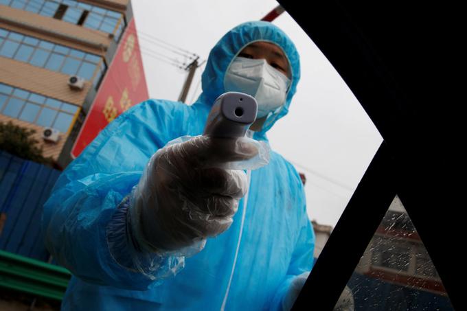 Korona, Kitajci, maske | Foto: Reuters