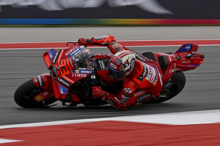 Marc Marquez si je hitro privozil sekundo prednosti pred zasledovalci, a se nadaljevanje dirke ni razpletlo po njegovih željah. | Foto: Reuters