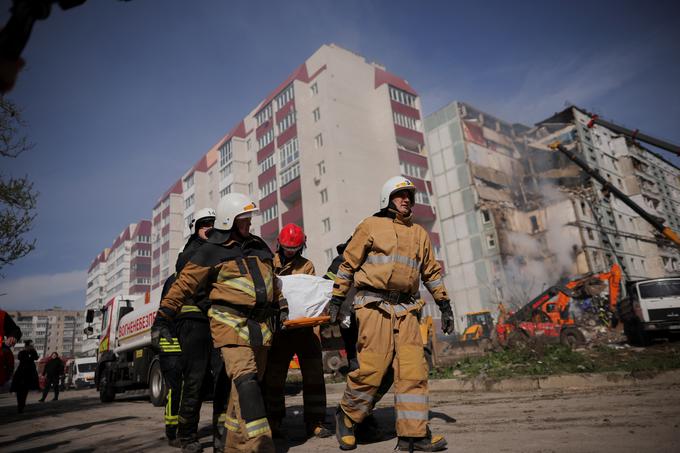 Število mrtvih v sinočnjih napadih na Ukrajino je naraslo na osem. Uman, Ukrajina. | Foto: Reuters