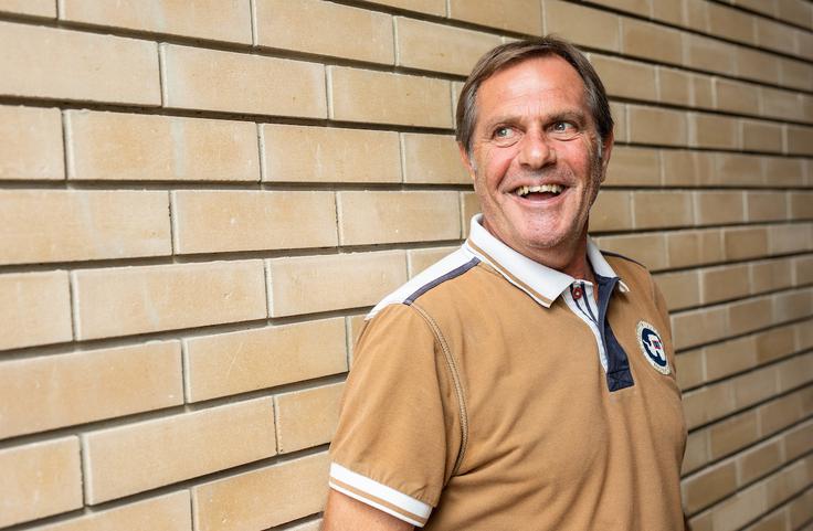 Peter Ameršek je nadaljeval družinsko tradicijo. V Trbovljah je bil nogometaš že njegov oče, nato je hitro nase opozoril njegov starejši brat Vili. Peter se spominja, da je bil takrat v Trbovljah najbolj priljubljeni šport rokomet, saj je klub igral v prvi ligi. | Foto: Vid Ponikvar