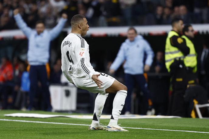 Kylian Mbappe | Kylian Mbappe je navdušil z imenitnim zadetkom v 10. minuti. Le deset minut pozneje je podobno mojstrovino izvedel še njegov soigralec Federico Valverde. | Foto Reuters