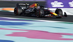 Zastrašujoča forma Red Bulla, Hamilton ostal brez boljše polovice