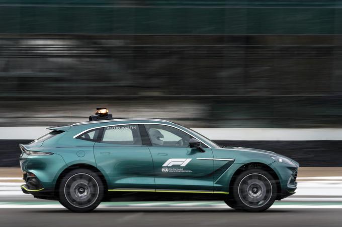 Medicinskega DBX bo poganjal štirilitrski osemvaljnik z močjo 550 "konjev" in 700 njutonmetrov navora. | Foto: Aston Martin