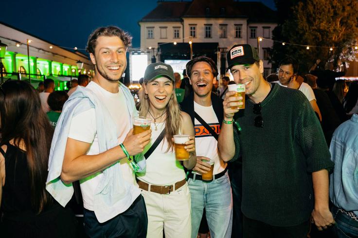 Melani Mekicar v družbi prijateljev | Foto: Heineken