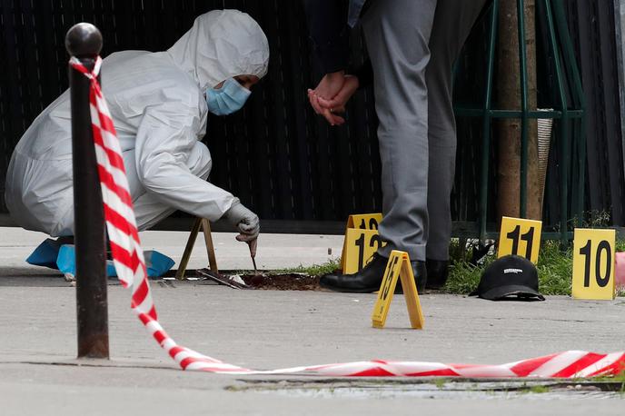 Francoska policija umor | Policija je dele trupla umorjene mame našla v okolici stanovanja, nekatere tudi v plastičnih zabojnikih. | Foto Reuters