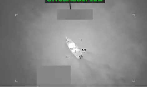 Trenutek, ko so ZDA smrtonosno napadle čoln, ki naj bi prevažal mamila #video