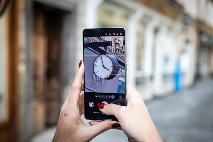 Tako kot smo vajeni že pri prejšnjih Samsungovih ultrah, se tudi letošnji Samsung Galaxy S26 Ultra ponaša z jasnim, živahnim, ostrim in kontrastnim zaslonskim prikazom. | Foto: Gaja Hanuna