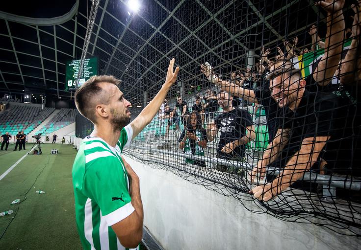 Mustafa Nukić, zdaj že nekdanji napadalec zmajev, je velik ljubljenec navijačev Olimpije. | Foto: Vid Ponikvar