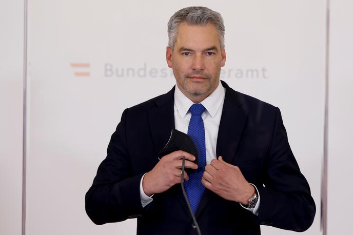 Karl Nehammer | Kancler Karl Nehammer podpira stališče ministra za zdravje Wolfganga Mücksteina, ki se je zavzel, da bi dodatne omejitve za necepljene še naprej veljale tudi po koncu zaprtja javnega življenja. | Foto Reuters