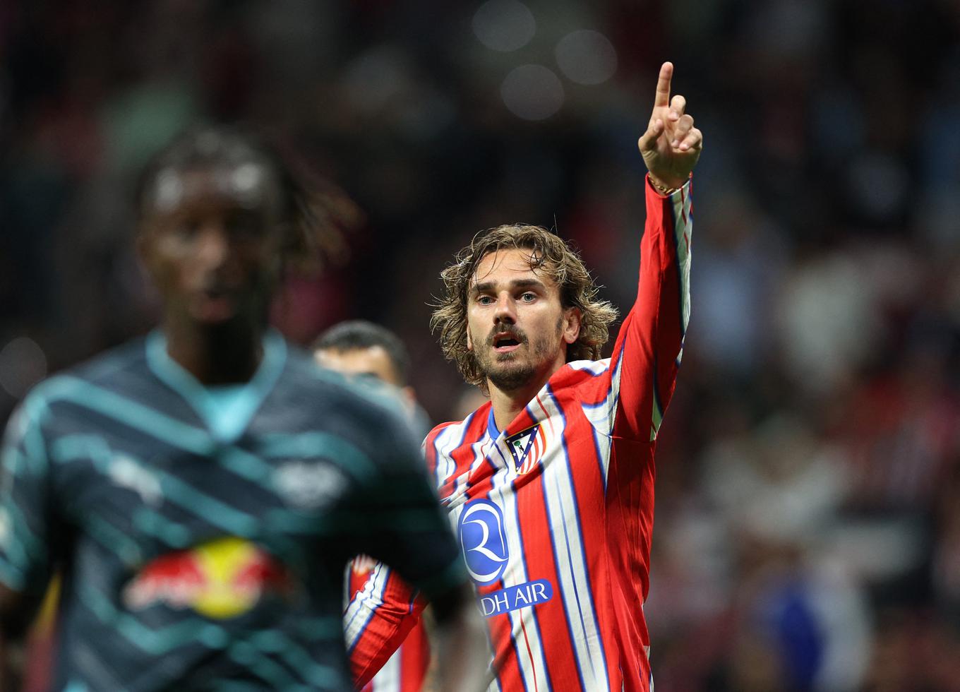 Antoine Griezmann empatou em 1:1 após um gol atraente aos 28 minutos. | Foto: Reuters