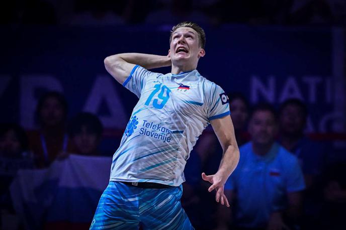 slovenska odbojkarska reprezentanca : Italija, polfinale lige narodov, Rok Možič | Roka Možiča muči poškodba kolena. Možnosti za nastop na svetovnem prvenstvu so 50 : 50. | Foto VolleyballWorld