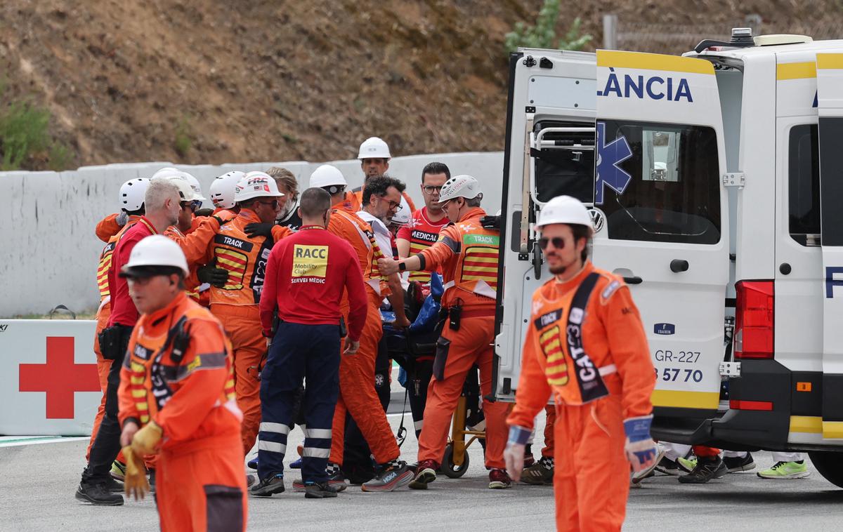 Francesco Bagnaia |  Francesca Bagnaio so odpeljali z reševalnim vozilom. | Foto Reuters