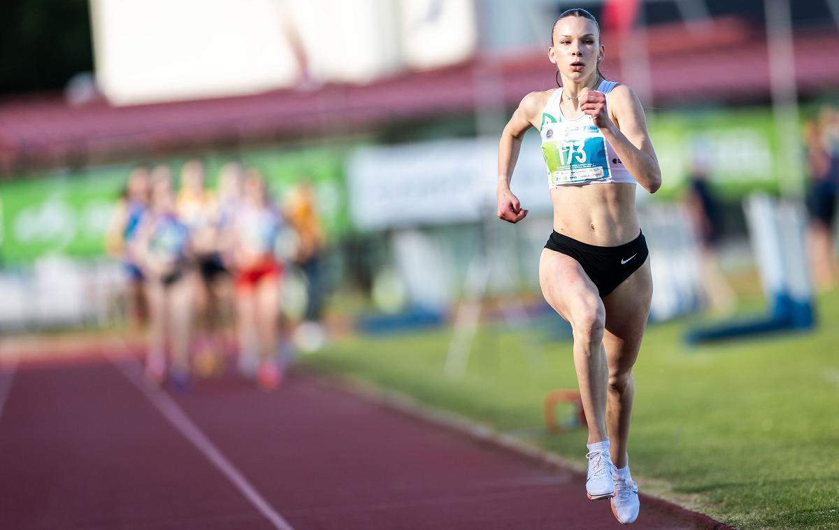 Živa Remic | Živa Remic (Olimpija) je na 800 m svoj letošnji osebni ter tudi mlajši mladinski slovenski rekord 2:02,40 izboljšala na 2:01,98. | Foto Jure Banfi