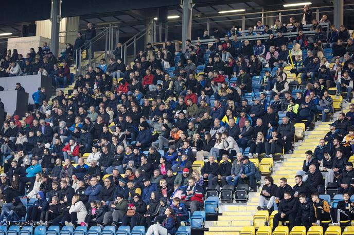 NK Celje | Osrednja tribuna celjskega stadiona bo zvečer proti Luganu polna do zadnjega mesta. | Foto Jure Banfi