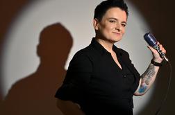 Naša komičarka o selitvi: Njim je vseeno, od kod si, kaj delaš, kaj imaš ali s kom spiš