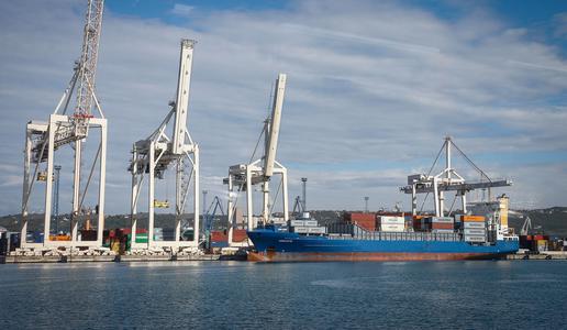 V Luki Koper se je zastrupilo sedem delavcev