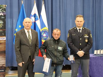 Kralj ulice rešil hudo poškodovanega dečka, ki mu je raketa raztrgala roko