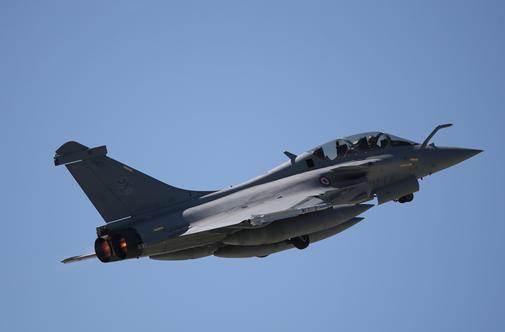Prvič v zgodovini sestreljen francoski vojaški lovec rafale #vŽivo