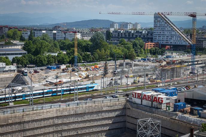 Emonika, železniška posatja, železnica, Ljubljana | Gradnja nove nadgrajene železniške postaje v Ljubljani je v polnem teku. | Foto Bojan Puhek