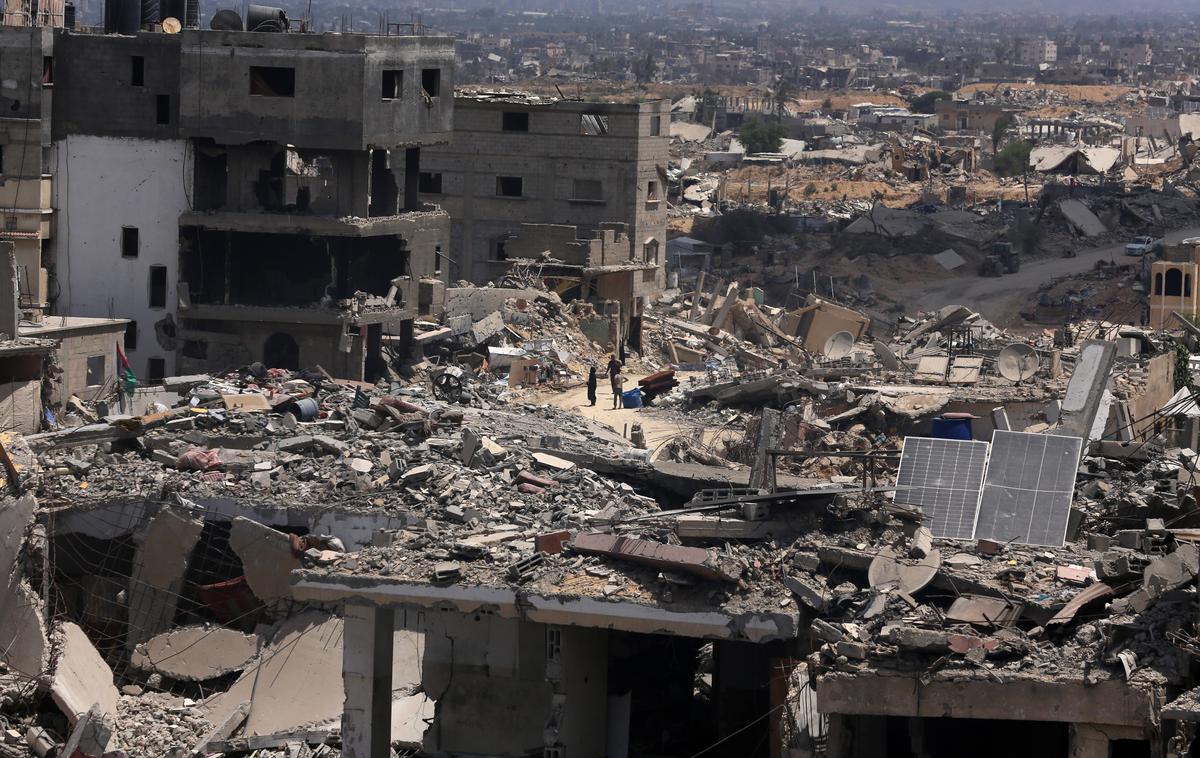 Khan Younis | V zadnjih 24 urah je v izraelskih napadih ali za posledicami napadov skupno umrlo 37 ljudi. | Foto Reuters