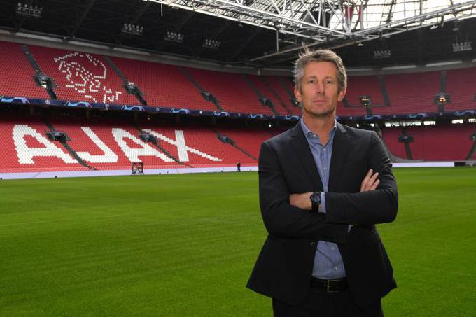Izvršni direktor Ajaxa, legendarni Edwin van der Sar, se je junija 2018 v imenu kluba posul s pepelom. | Foto: Getty Images