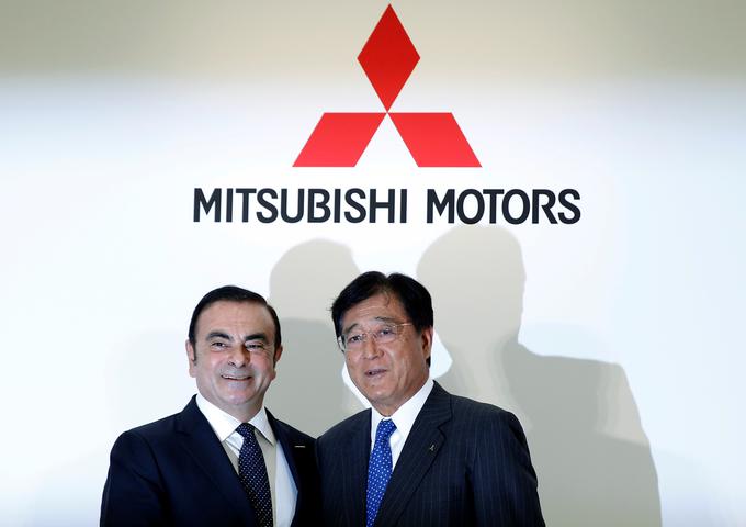 Carlos Ghosn in dozdajšnji predsednik Mitsubishija Osama Masuka. | Foto: Reuters