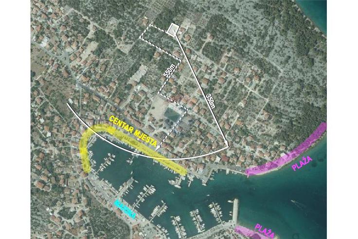 Lokacija Lake Residence je odlična, saj ima odprt pogled na morje in okoliške otoke. V neposredni vližini pa so središče mesteca, čudovite plaže in marina. | Foto: Remax