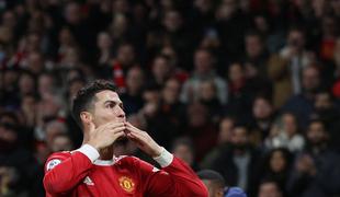 Oblaka selijo v Anglijo, Ronaldo nagovoril navijače