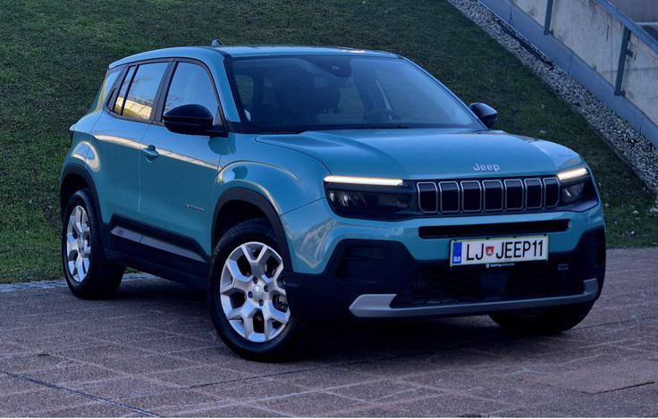 Avenger MHEV je s 1.355 kilogrami za cent težji od "čiste" bencinske različice. Po obeh homologacijah njuna nosilnost znaša 427 kilogramov.  | Foto: Aleš Črnivec