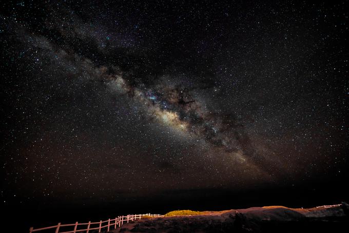 Nočno nebo nad Okinawo | Foto: Getty Images