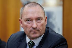Podgoršek razburil s pravili: kakšna so?