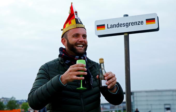 Veselje na švičarsko-nemški meji | Foto: Reuters