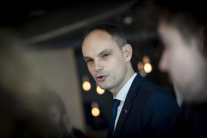 Anže Logar |  V obdobju ministrovanja v Janševi vladi je, kot so ugotovili na Necenzurirano, Logar aktivno promoviral dosežke vlade, takratni opoziciji pa je očital, da jo na vsakem koraku sabotira in širi virus.  | Foto Ana Kovač