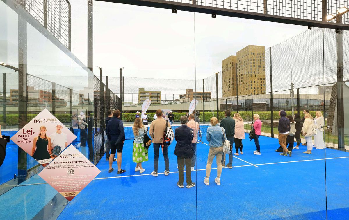 Danes so na ALEJI SKY z novinarji odprli tri padel igrišča (Foto Borut Cvetko) | Danes so na ALEJI SKY z novinarji otvorili tri igrišča za padel. | Foto Borut Cvetko / ALEJA