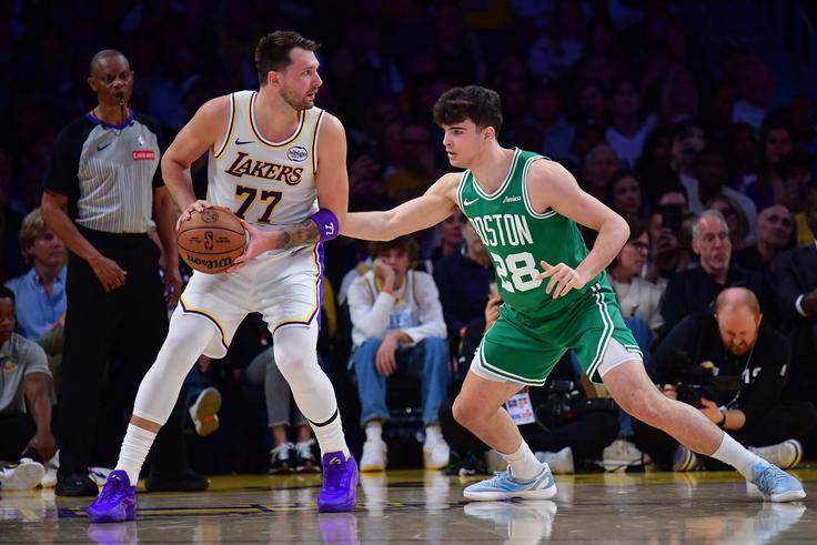 Hugo Gonzalez, ki prihaja iz Madrida in obožuje kariero Luke Dončića, je v obrambi z zavzetostjo povzročal veliko težav tako Ljubljančanu kot preostalim Jezernikom. | Foto: Reuters