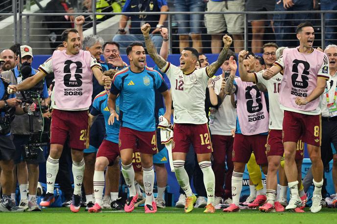 Španija | Španci so z izjemno polfinalno predstavo iz boja za naslov izločili Francoze. | Foto Reuters