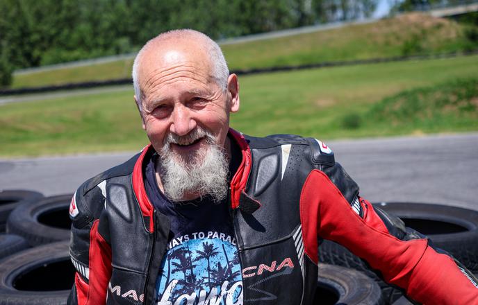Ne boste verjeli, kaj pri 75 letih počne legendarni slovenski motokrosist