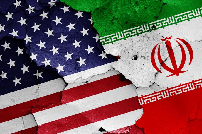 Iran, ZDA, Iranska zastava | Po navedbah Microsofta je oziroma bo v poskuse vplivanja na volilni proces v Združenih državah Amerike vključenih več akterjev, ki imajo zaledje v iranskih državnih strukturah oziroma od njih prejemajo navodila ali sredstva za delovanje.  | Foto Shutterstock