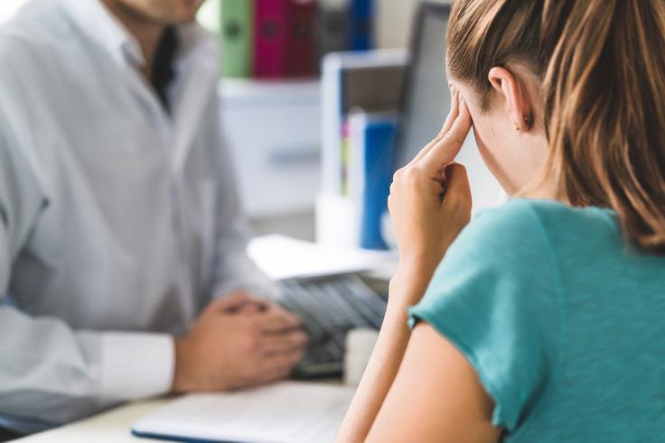 Na podlagi vaših simptomov vas bo lahko osebni zdravnik napotil k nevrologu na preventivno zdravljenje z monoklonskimi protitelesi.  | Foto: Getty Images
