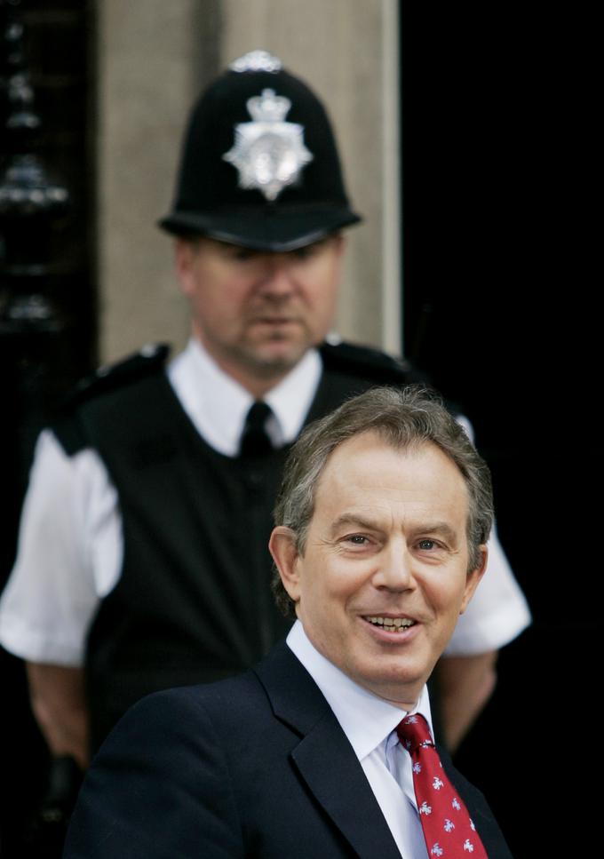 Tony Blair leta 2005, ko je še tretjič začel z Downing Streeta 10 voditi britansko vlado. | Foto: Reuters
