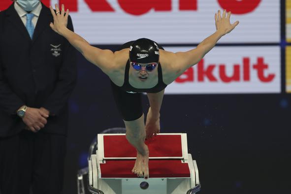 Kanadčanka rekordna še na 100 m delfin, rekordni tudi štafeti