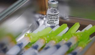 Pfizerjevo cepivo v ZDA dokončno dovoljeno za starejše od 16 let #video