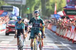 Wout van Aert kralj skrajšane etape, favoriti preživeli peklensko vroč dan